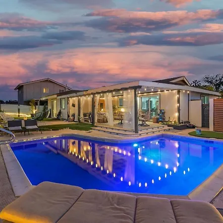 Amazing San Diego Oasis -Heated Pool Spa Sauna